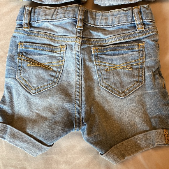 Gap size 5 Jean shorts bundle. Two pair of jean shorts in great condition. - Picture 8 of 8